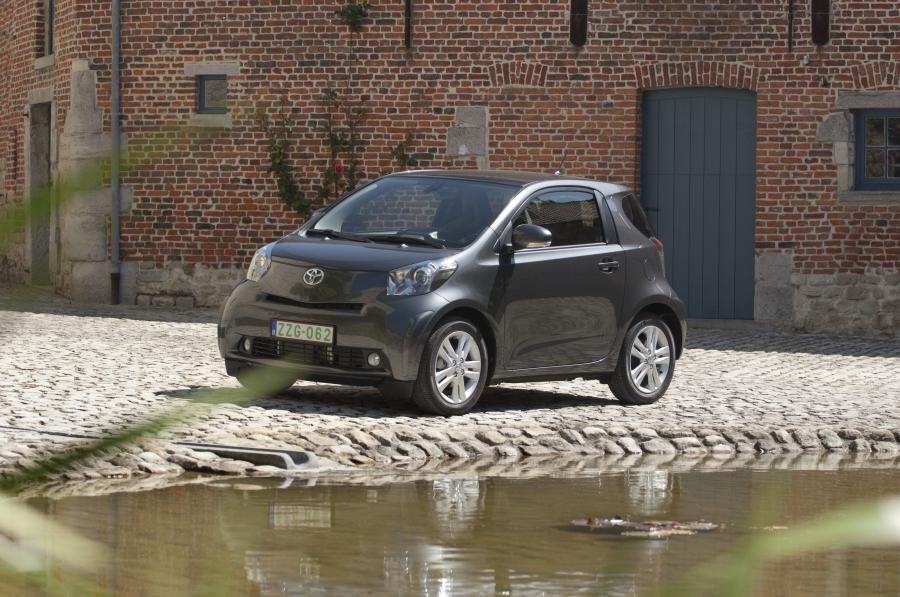  Toyota iQ 2008 года  (фото 48 из 225)